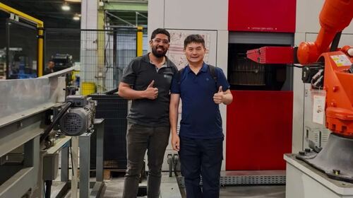 Blog công ty mới nhất về JUNHE® TDSP0500 Máy sơn hành tinh sáu giỏ lắp đặt và đưa vào sử dụng ở Brazil